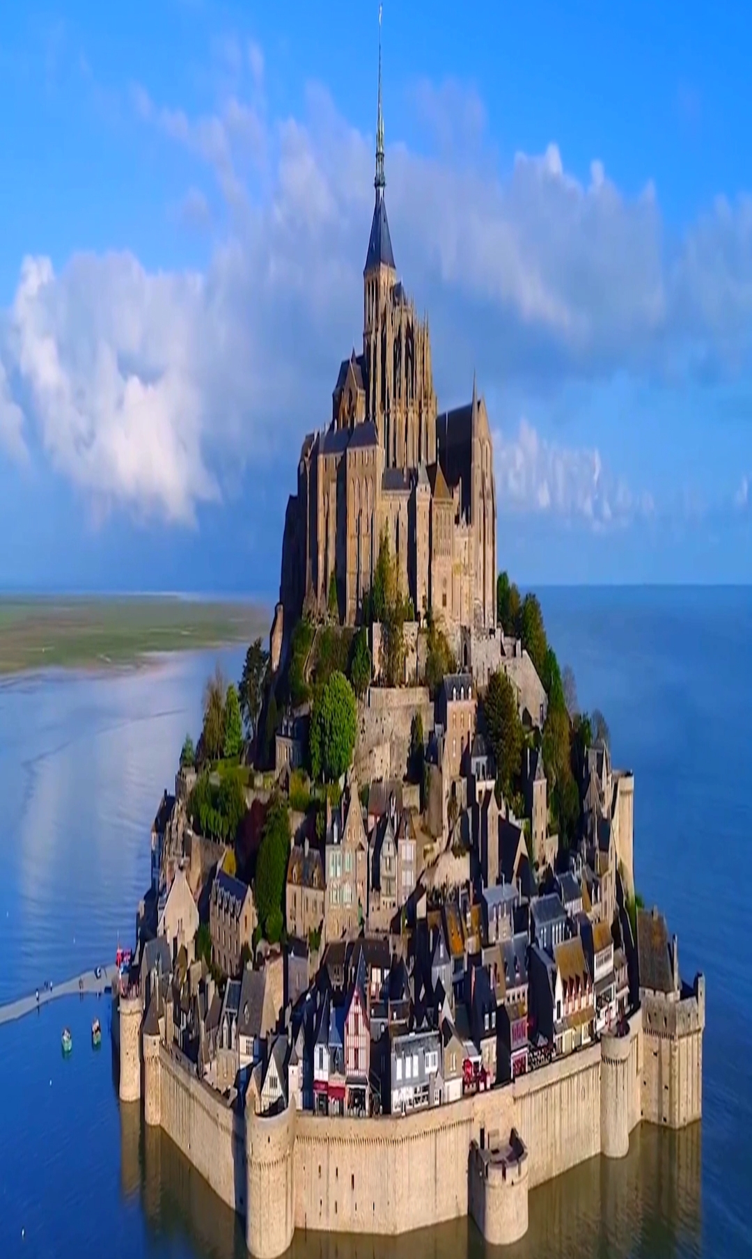 世界最孤独的海上城堡,废弃158年被土豪重金买下,如今变成这样