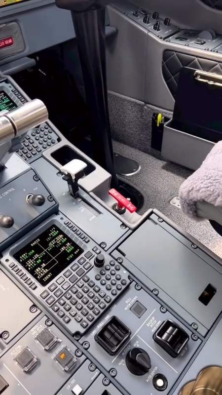 9亿的湾流g650如何让驾驶舱保持干净-度小视