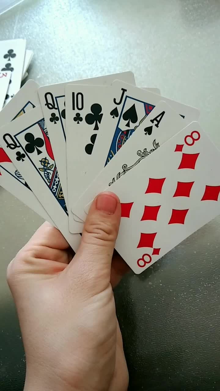 这输的也太惨啦,他俩只拿一张牌,想管多大管多大
