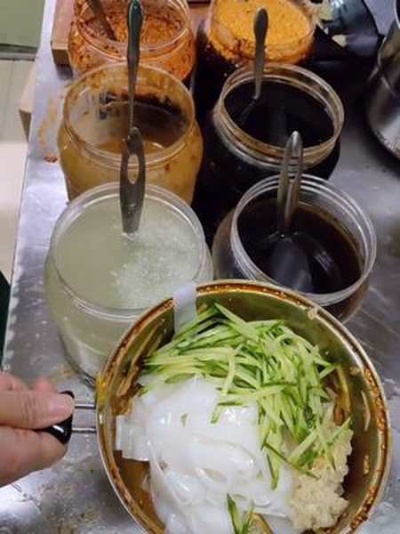 凉皮六大调料红油辣椒油芝麻酱醋水料水蒜水麻油各种调料具体做法在