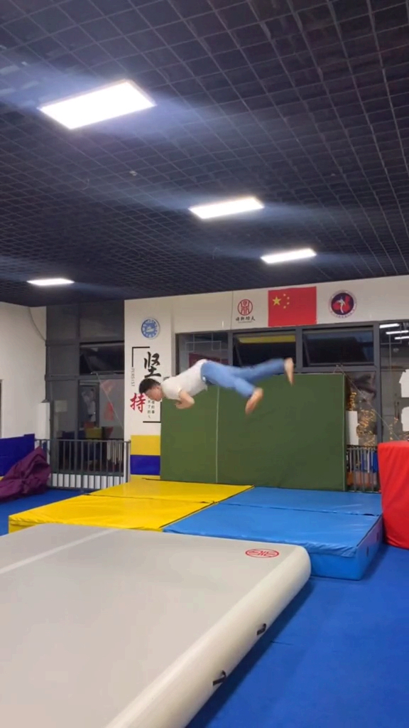 摆莲540后旋!真的很有难度的哦