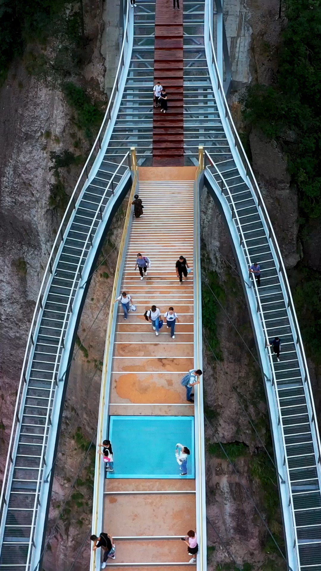 我要上熱門#浙江神仙居網紅如意橋,凌駕於600米峽谷之間,走在上面