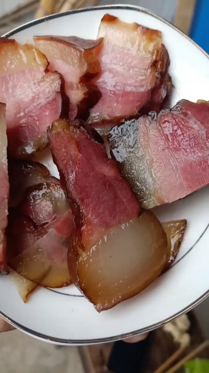 刚煮好的老腊肉!