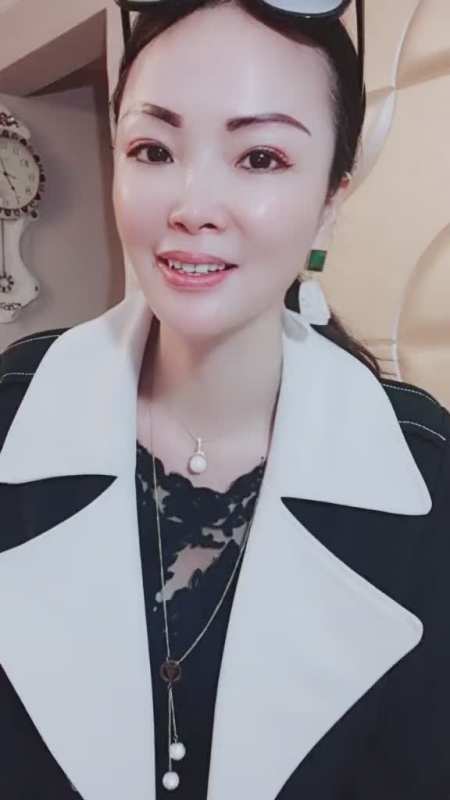 别人都说我老了71年的老阿姨大儿子都30了但我有一颗年轻的心加油皮肤