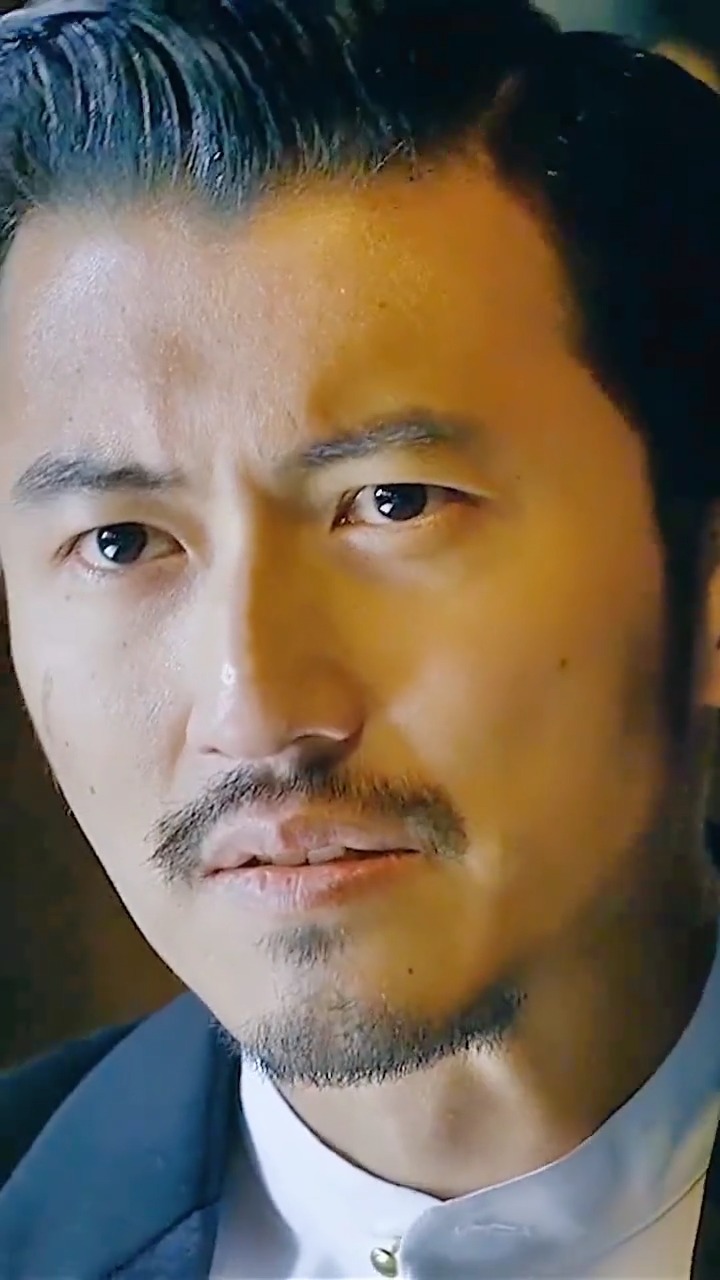 我要上热门#谢霆锋的长相就是传统意义上的帅哥,美人尖,高鼻梁以及