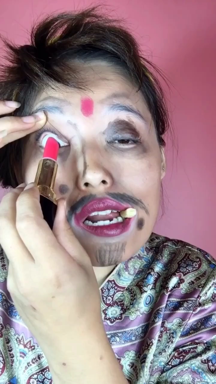 工厂丑女也想去蹦迪,化妆惊艳全场