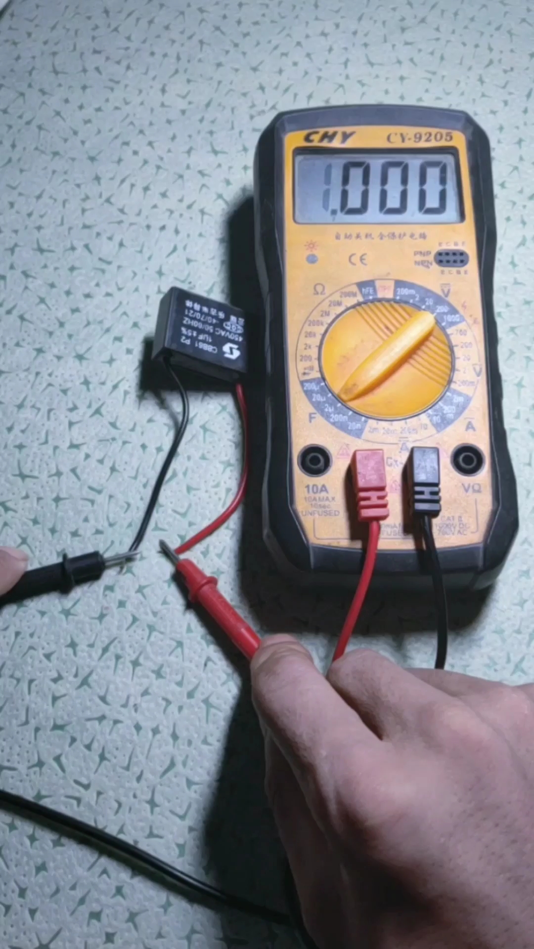 很大的原因是启动电容坏了,电工师傅手把手教你判断电容的好坏