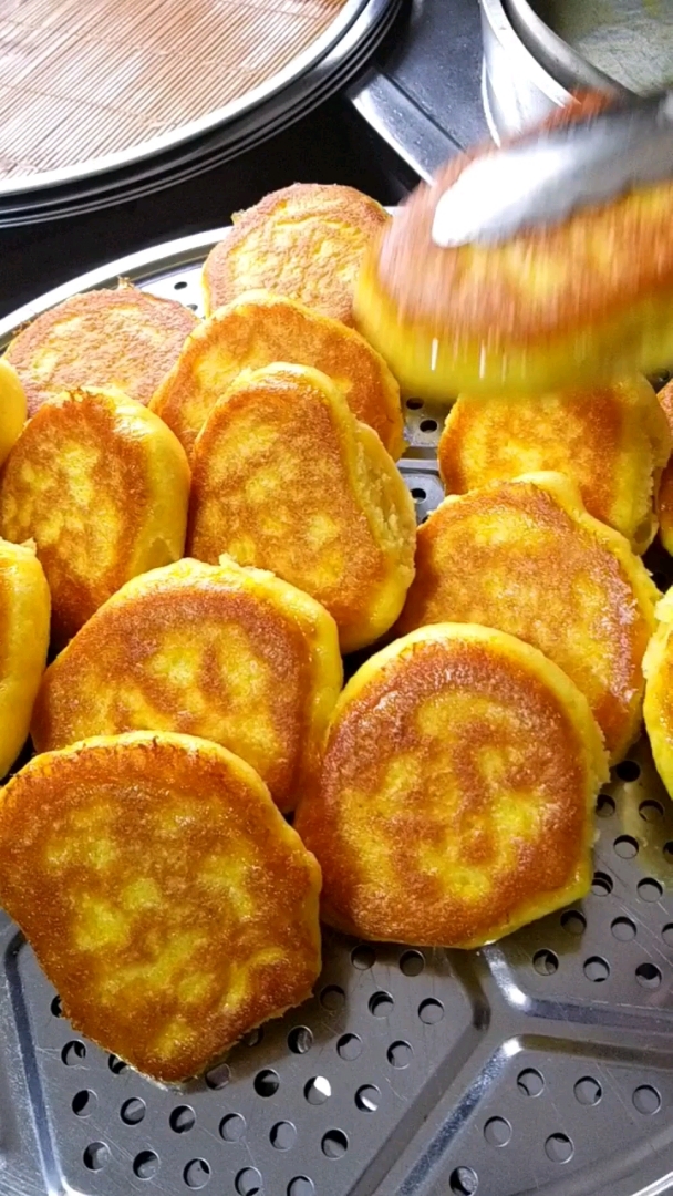 四合面大饼子出锅