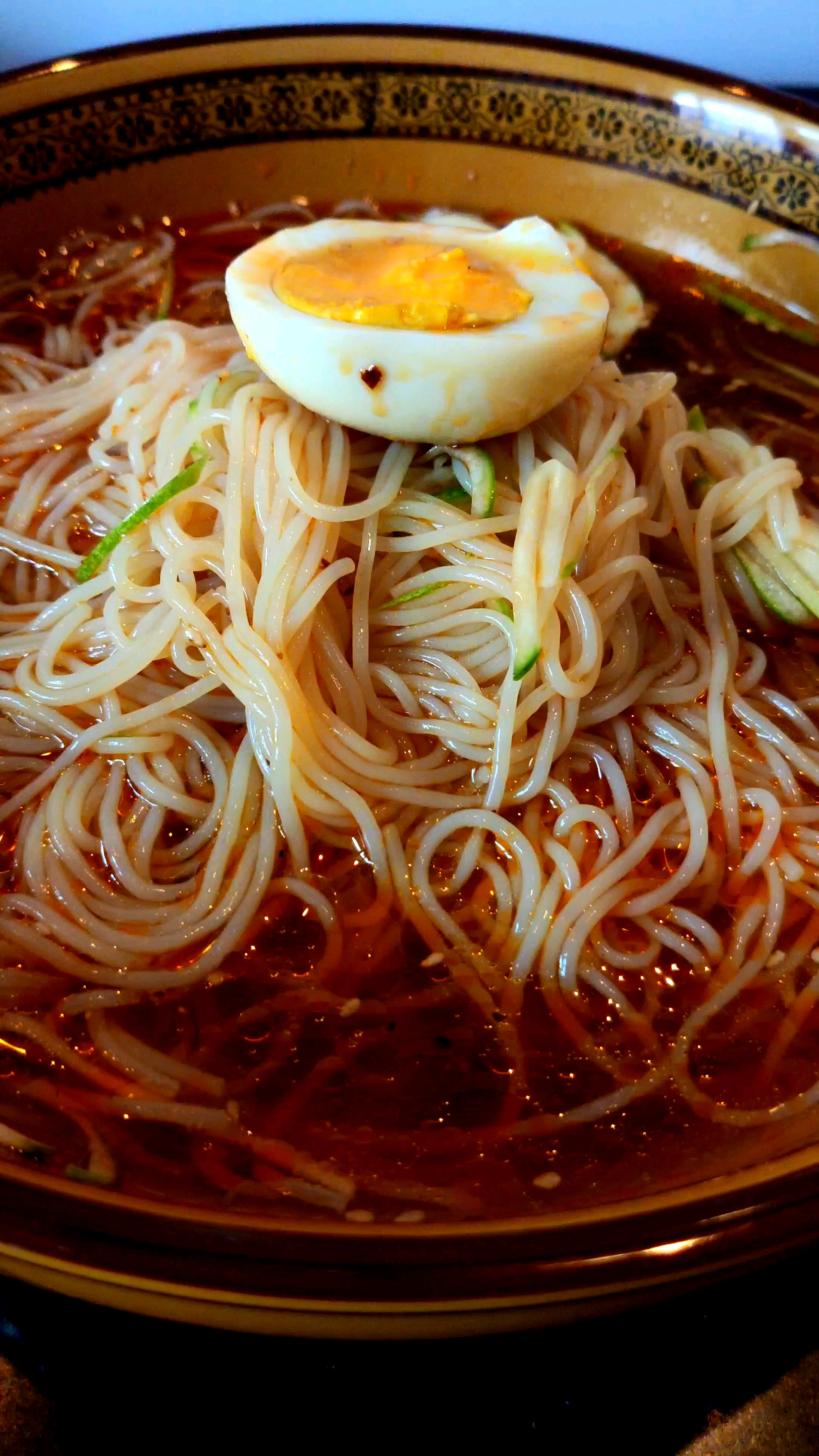 冰镇冷面,嘎嘎好吃,自带料包汤汁辣椒油哦