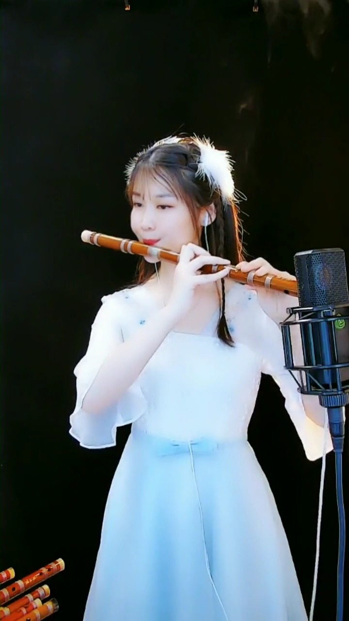 迷惑行为大赏#小仙女竹笛吹奏《铁血丹心》,笛声清脆