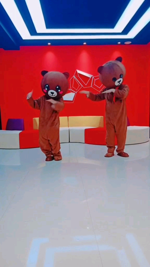 模仿僵尸的小熊,超可爱