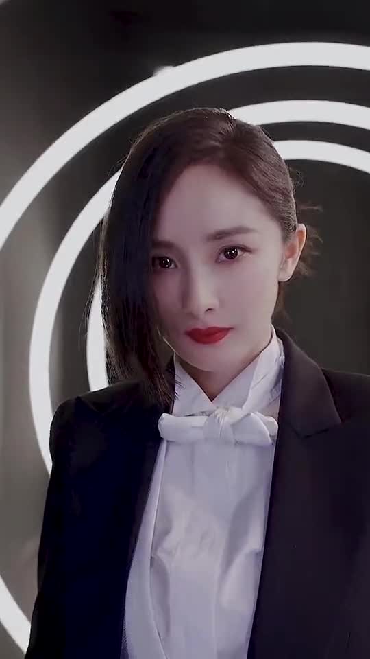 杨幂温婉美人和霸道女大佬之间回来切换#高级感穿搭#杨幂西装