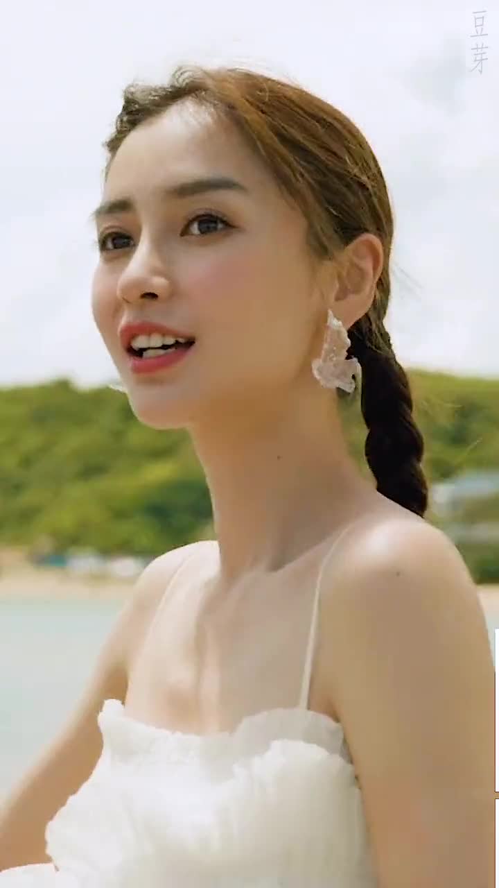 杨颖,这样的曼妙的身材,怪不得黄晓明会喜欢