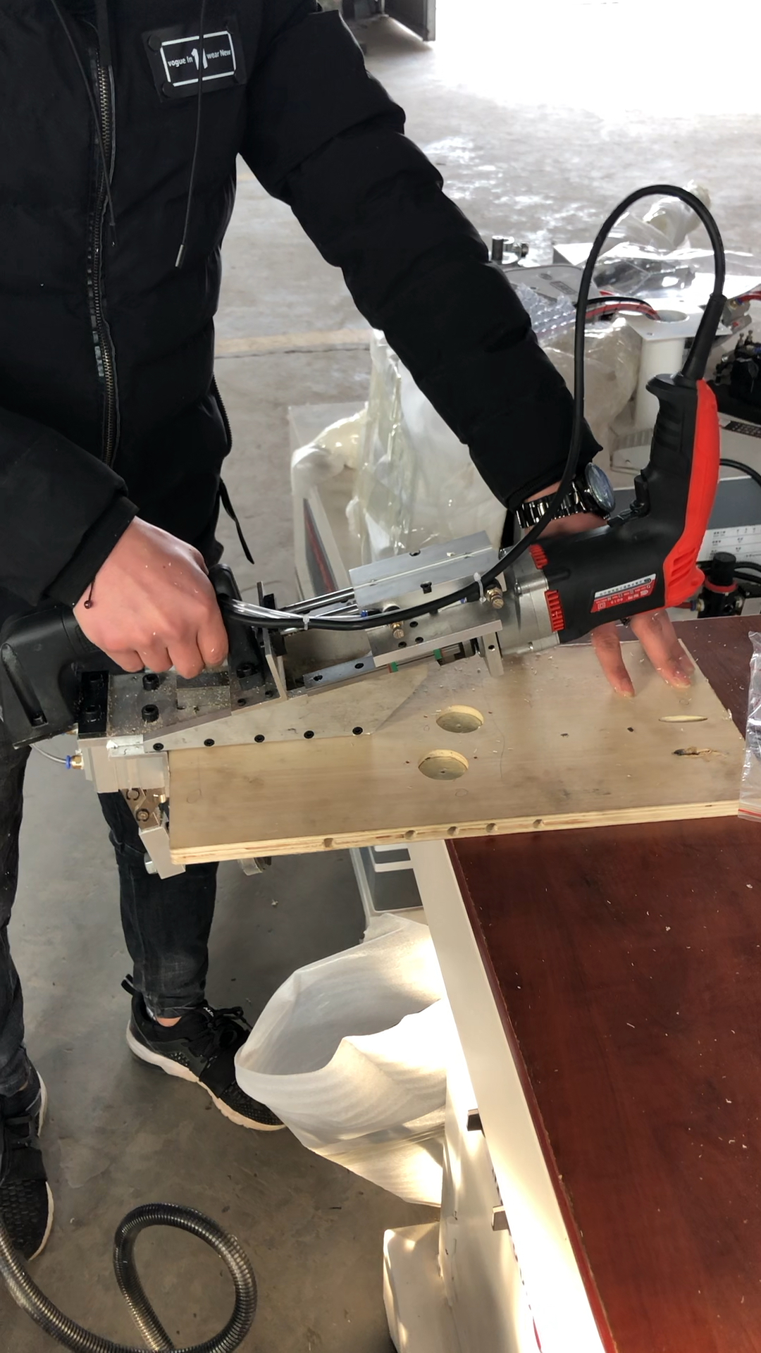 手提斜孔钻装修师傅帮手送到千家万户