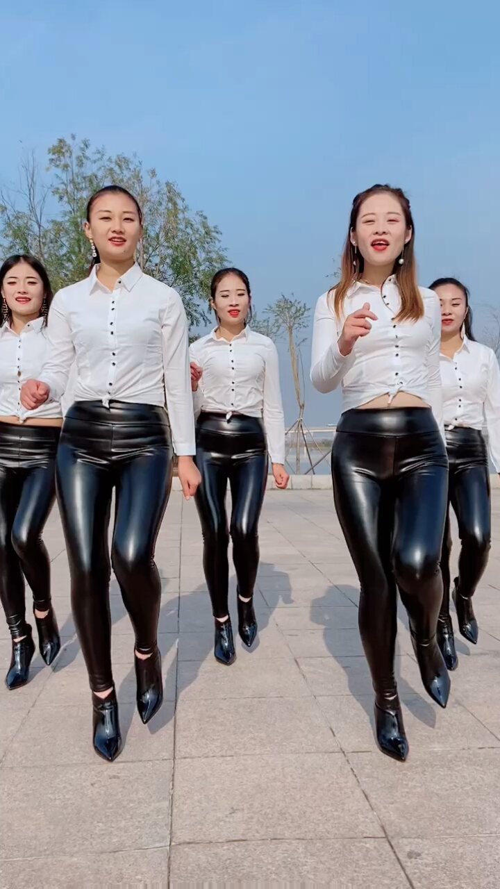 快要憋疯的你#穿皮裤跳舞放屁的话会不会鼓包呢?