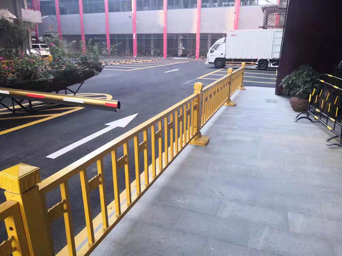 定制黄金莲花道路护栏中央隔离栏城市人行道马路安全防护金色栏杆