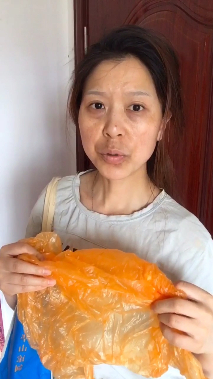 邋遢大妈被嫌弃气不过打扮下 妆后太美惊呆路人