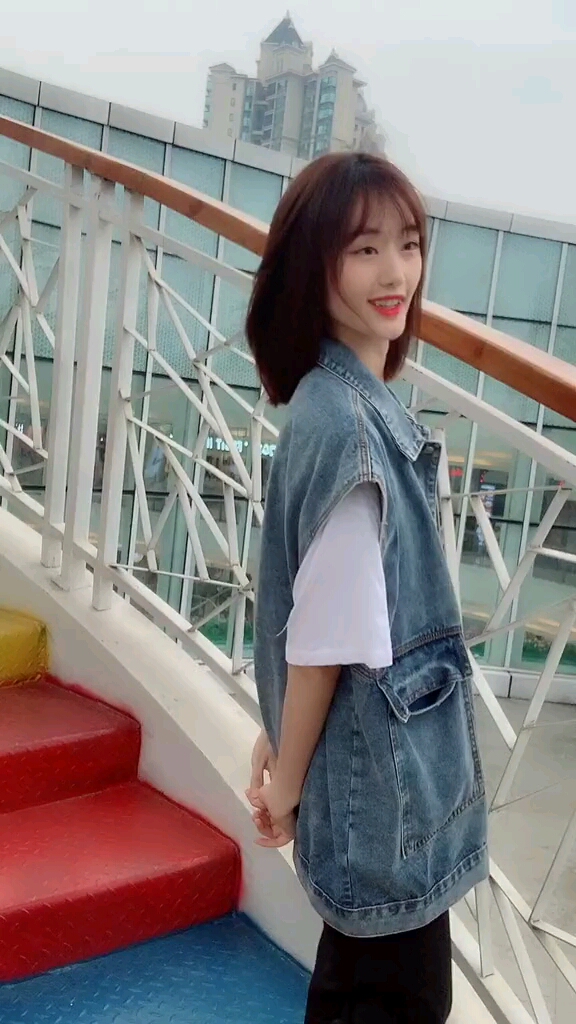 如果非要比一比 那就比比激光雨…@琪琳仙女儿 #双胞胎日常