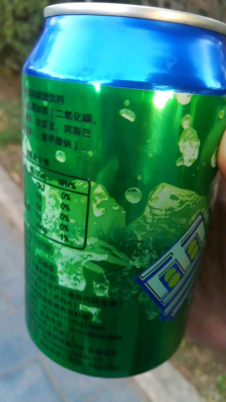 本来买雪碧谁知道买了瓶雪柠太坑了