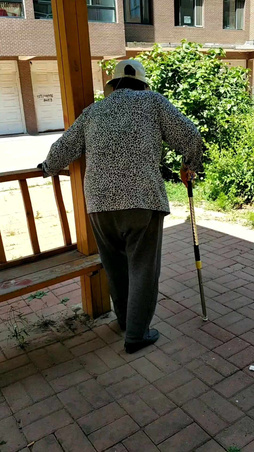 乐观坚强的长寿老人今年85岁,腿疼还坚持锻炼身体!