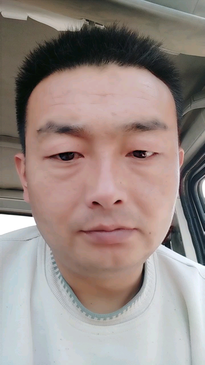 乡村生活#@全民小助手 沧桑的男人啊!