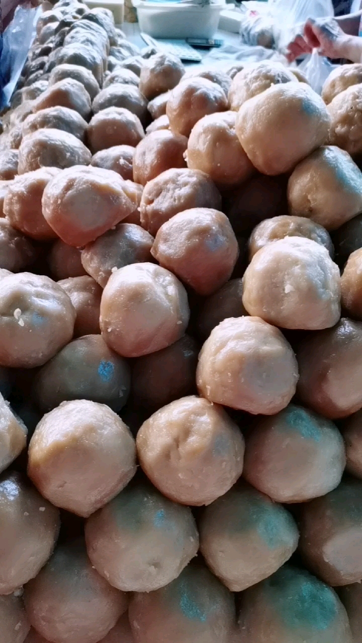 本地特产"灰水粑"