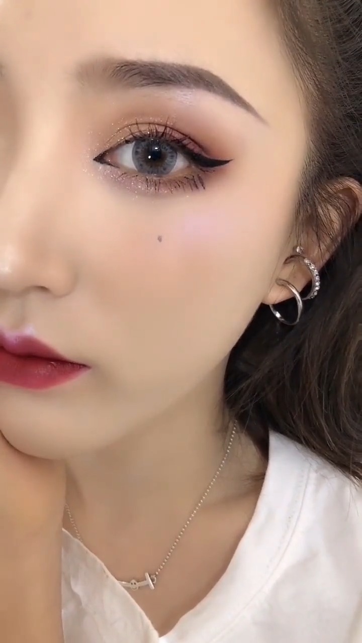 2020蹦迪就要这样化眼妆,没有男朋友爱,那就让自己当个称职的渣女!