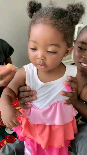 比牙肯尼一家干净利落多了,小孩太可爱天真了.