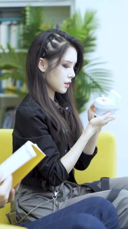 姜十一,不要以为你是我哥,就可以在我包里放这种东西!-度小视