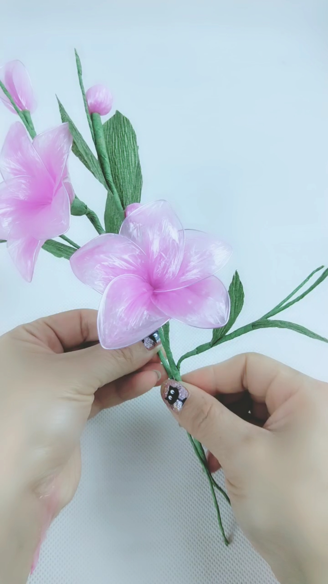 旧物改造##垃圾袋撕坏了可要留起来这么玩#好看又环保#手工花#变废为