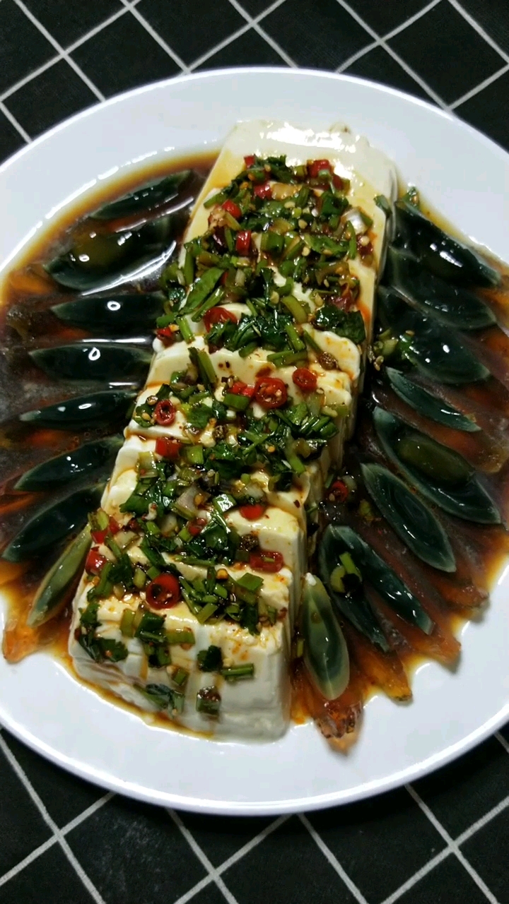 年夜饭必备,解腻凉菜皮蛋豆腐
