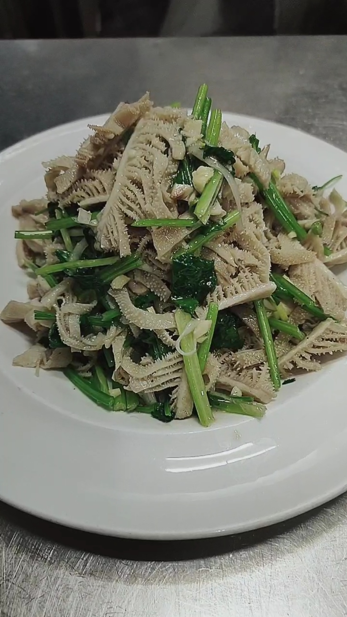 秀出你的拿手菜#清真菜最受欢迎的菜之一,芫爆散丹你喜欢吗.