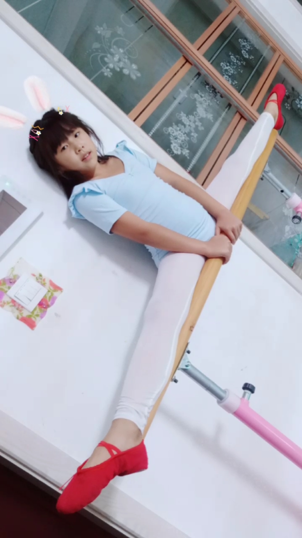 老师,您辛苦啦!#这小孩的一字马怎么样?