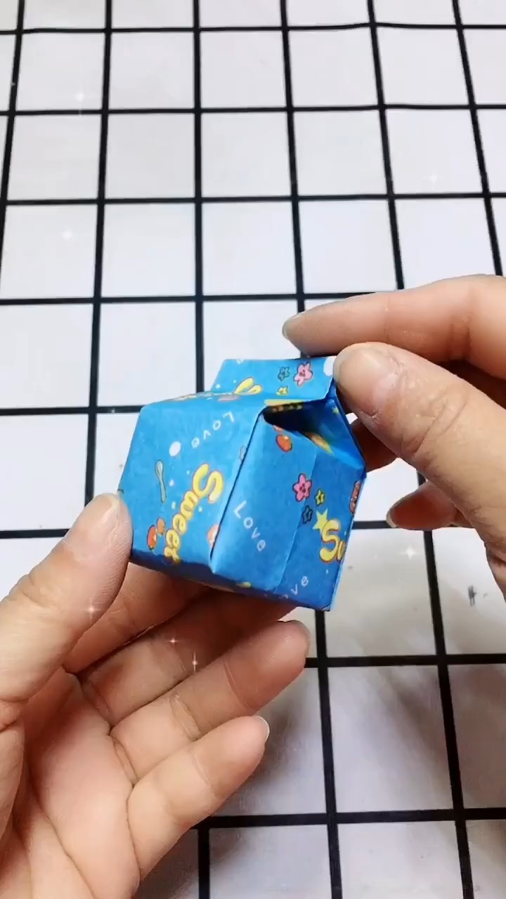 手工折纸教程#迷你版牛奶盒,你学费了吗?