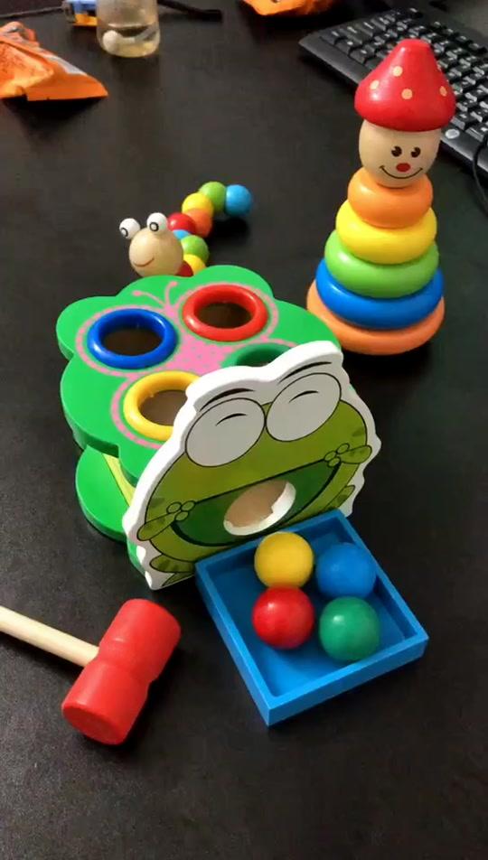 小青蛙吐珠游戏,培养手眼协调能力,精细动作训练@全民小视频小助手