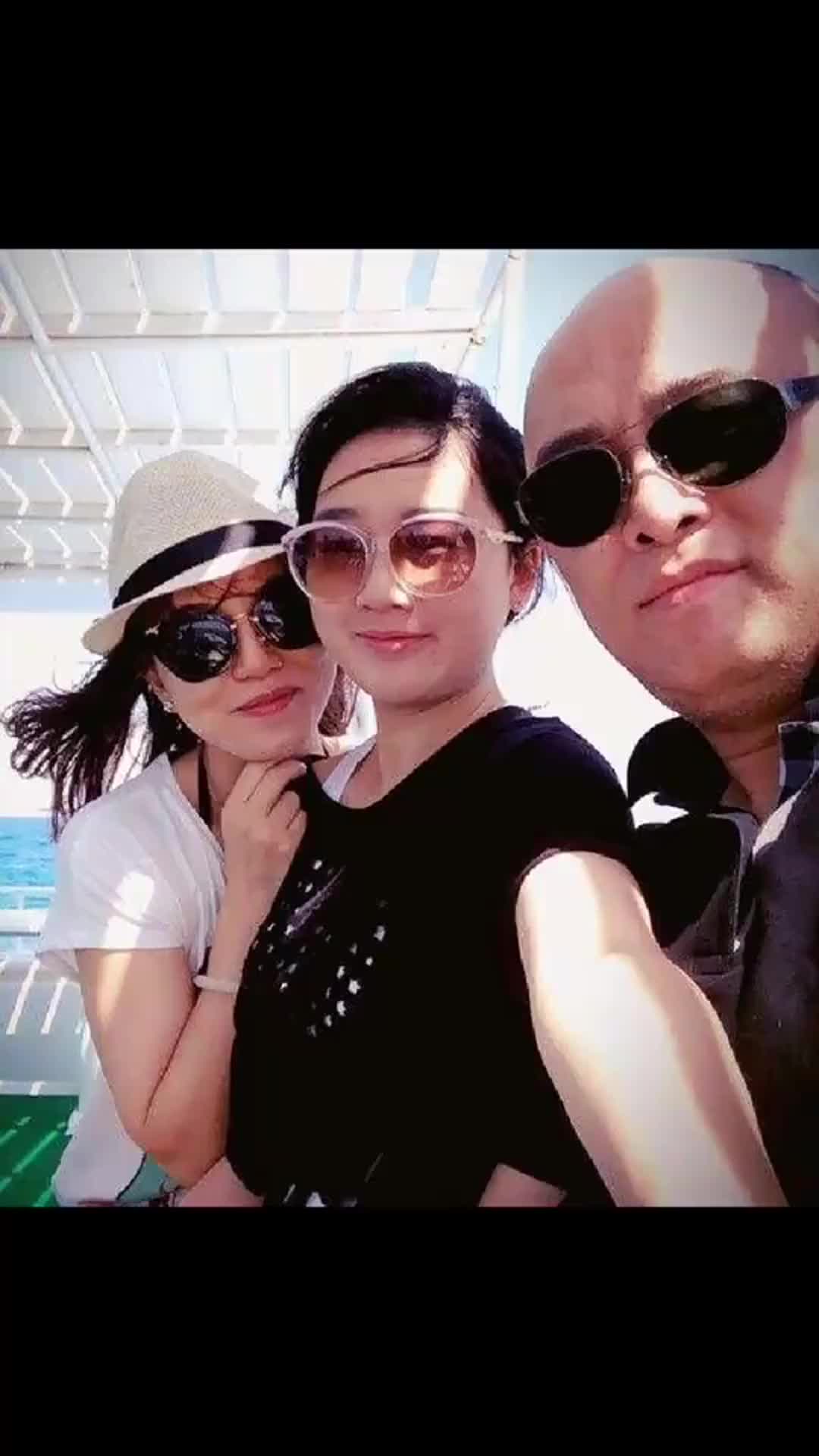 孟非老婆照片罕见曝光,妻子是中学同学,女儿孟星长相温婉-度小视