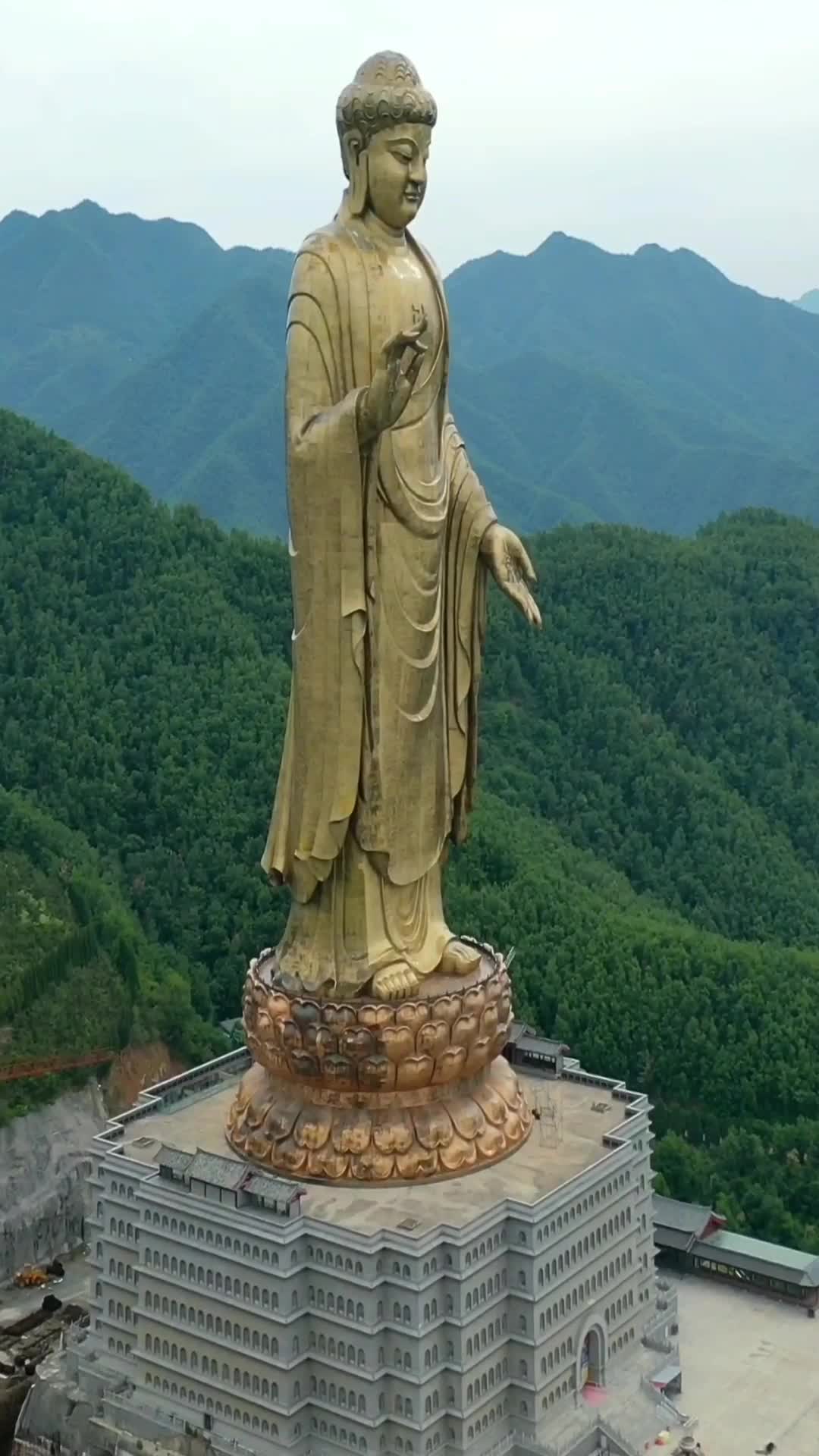 鲁山中原大佛据说用黄金公斤铜大约吨给人一种庄严的不凡气势