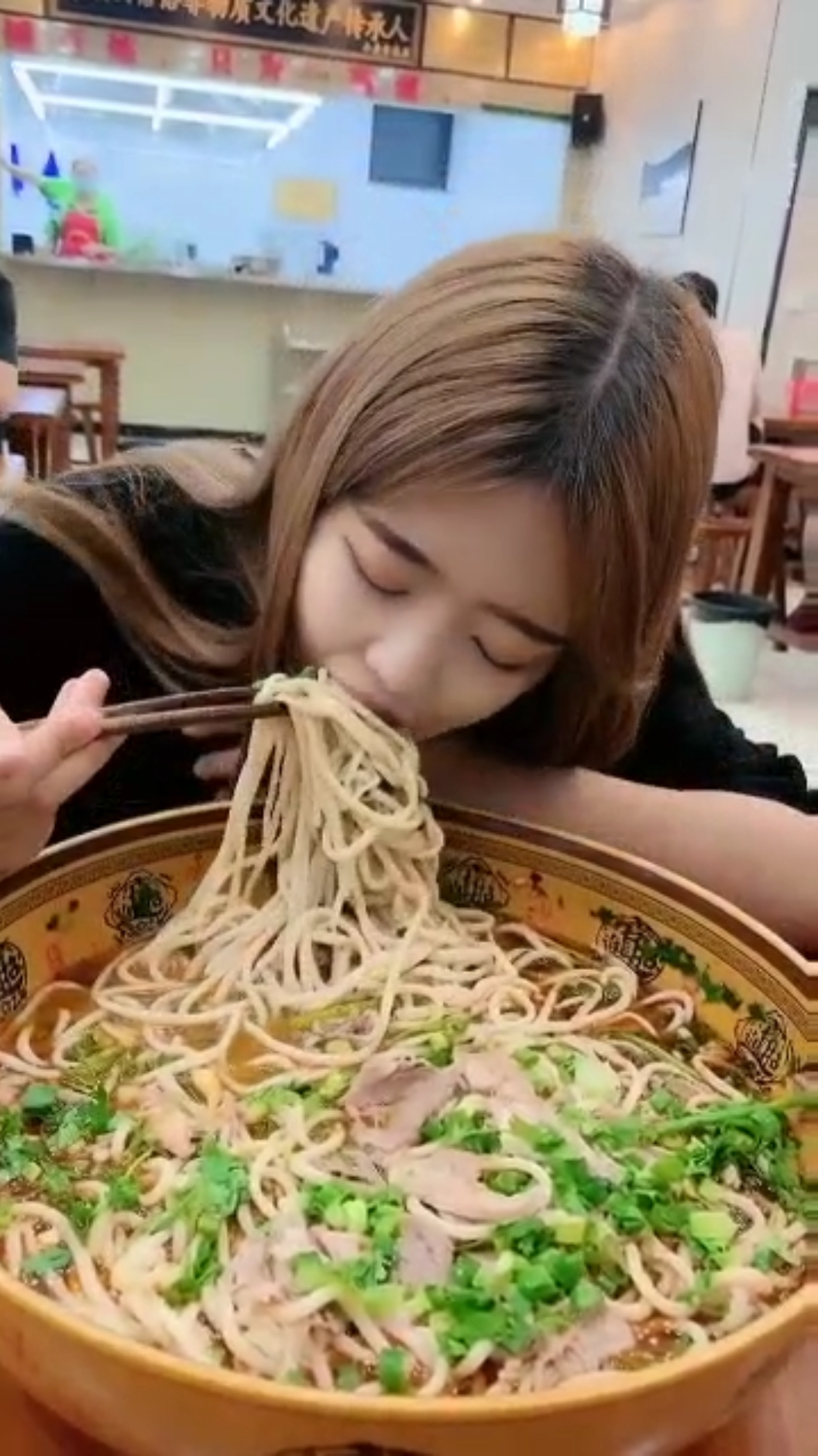 一分钟吃面一大盆