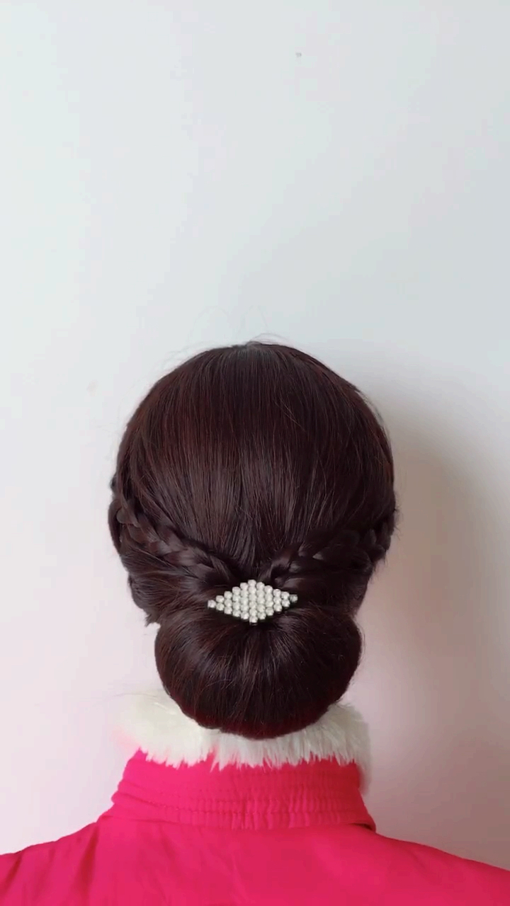 日常编发#发髻这样扎年轻10岁.