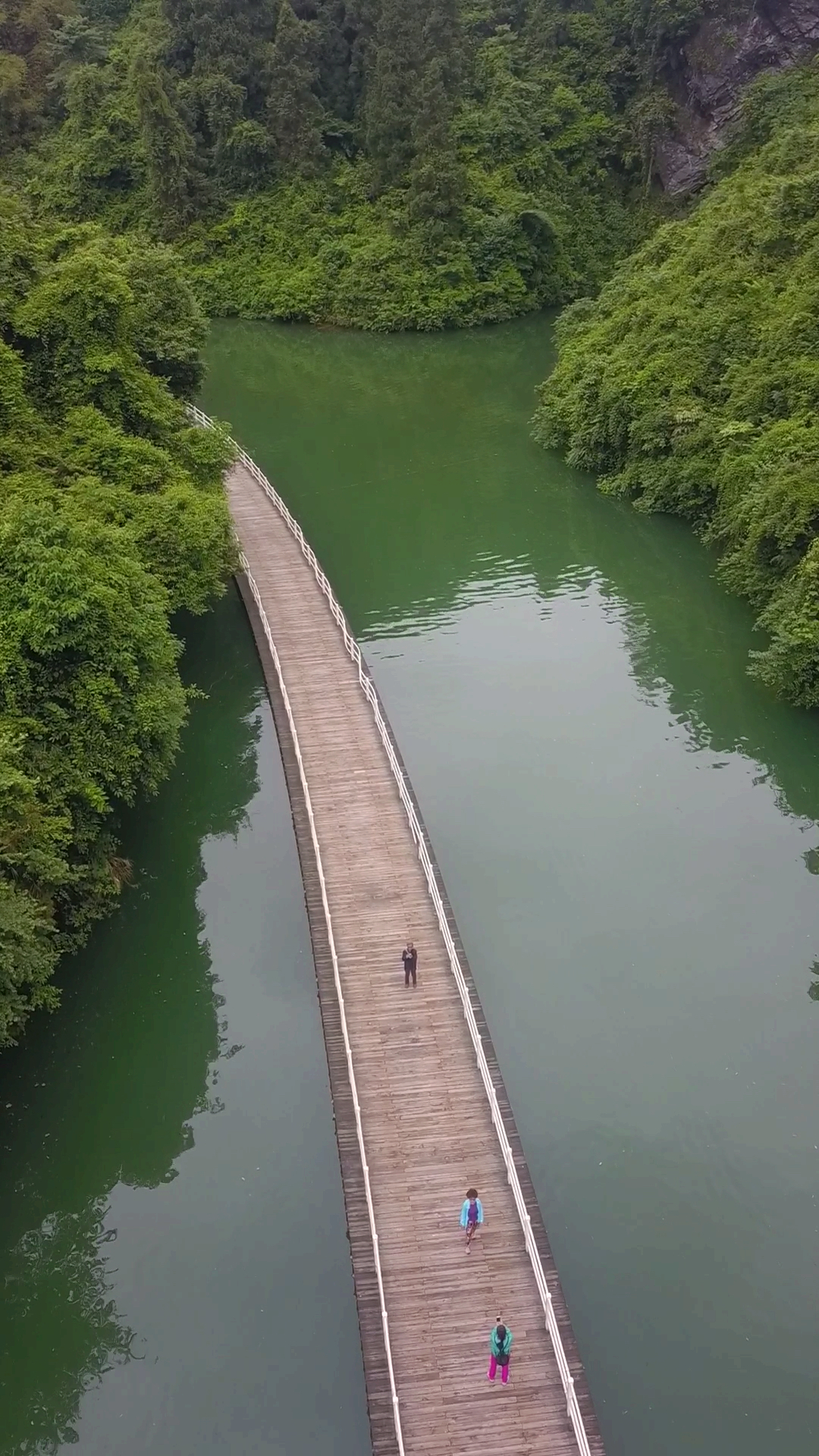 狮子关最美水上浮桥
