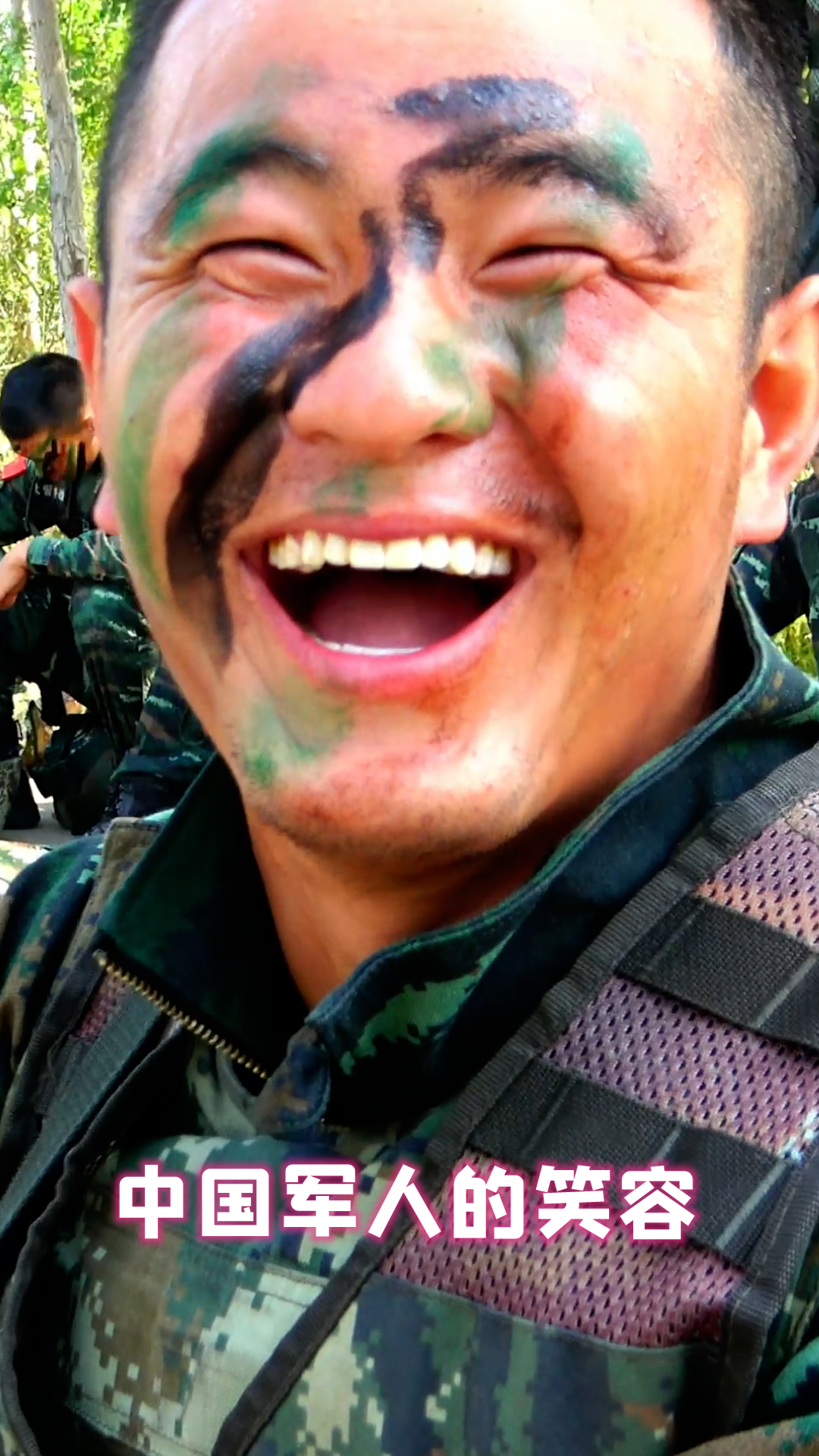 来康康中国军人的灿烂笑容!世界微笑日,你被感染了吗?-度小视