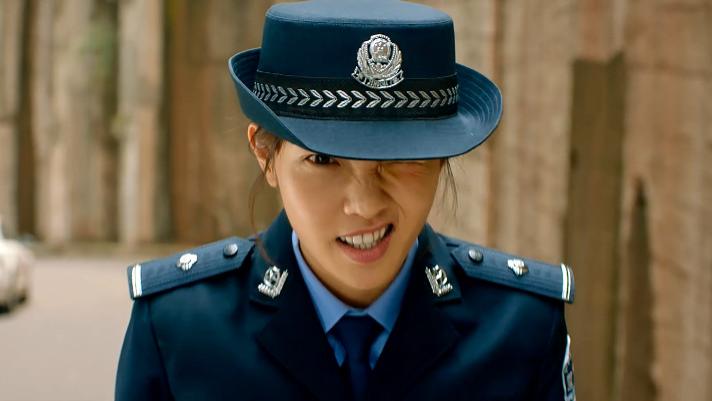 警察白百何霸气抓小偷,暴揍大汉,白百何:升职就机会来了-度小视