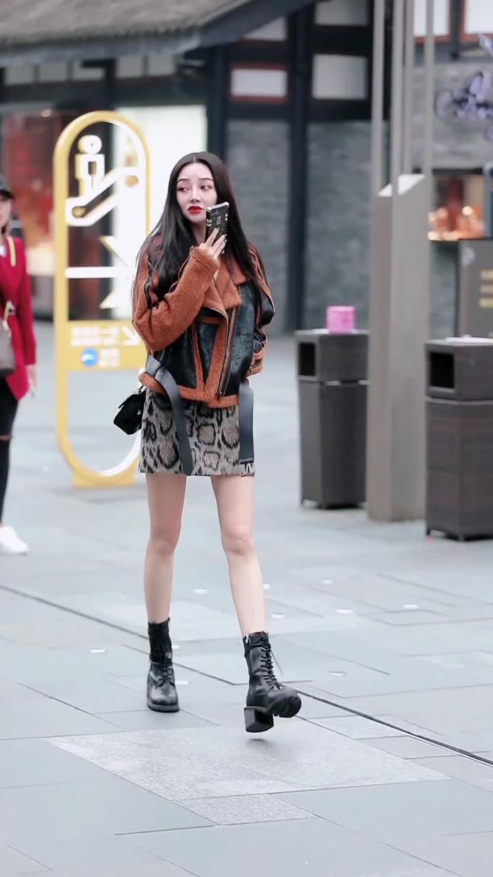 小姐姐这腿是多少女生羡慕的腿啊!