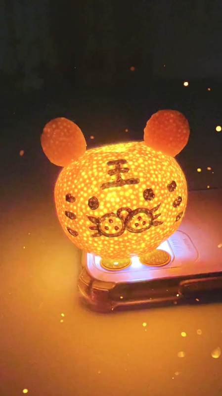 创意手工#用砂糖橘给小朋友做个小橘灯,太有氛围感了-度小视