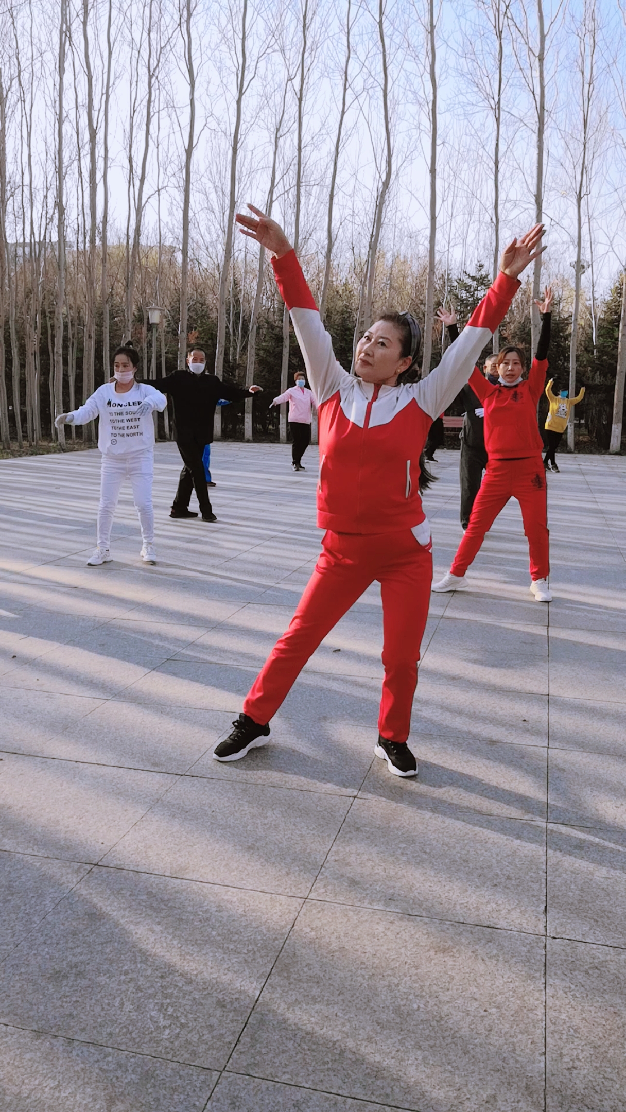 我跳舞时最快乐#公园林中翩翩起舞《秋水伊人》