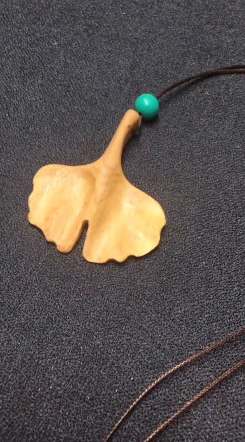 黄扬木雕银杏叶