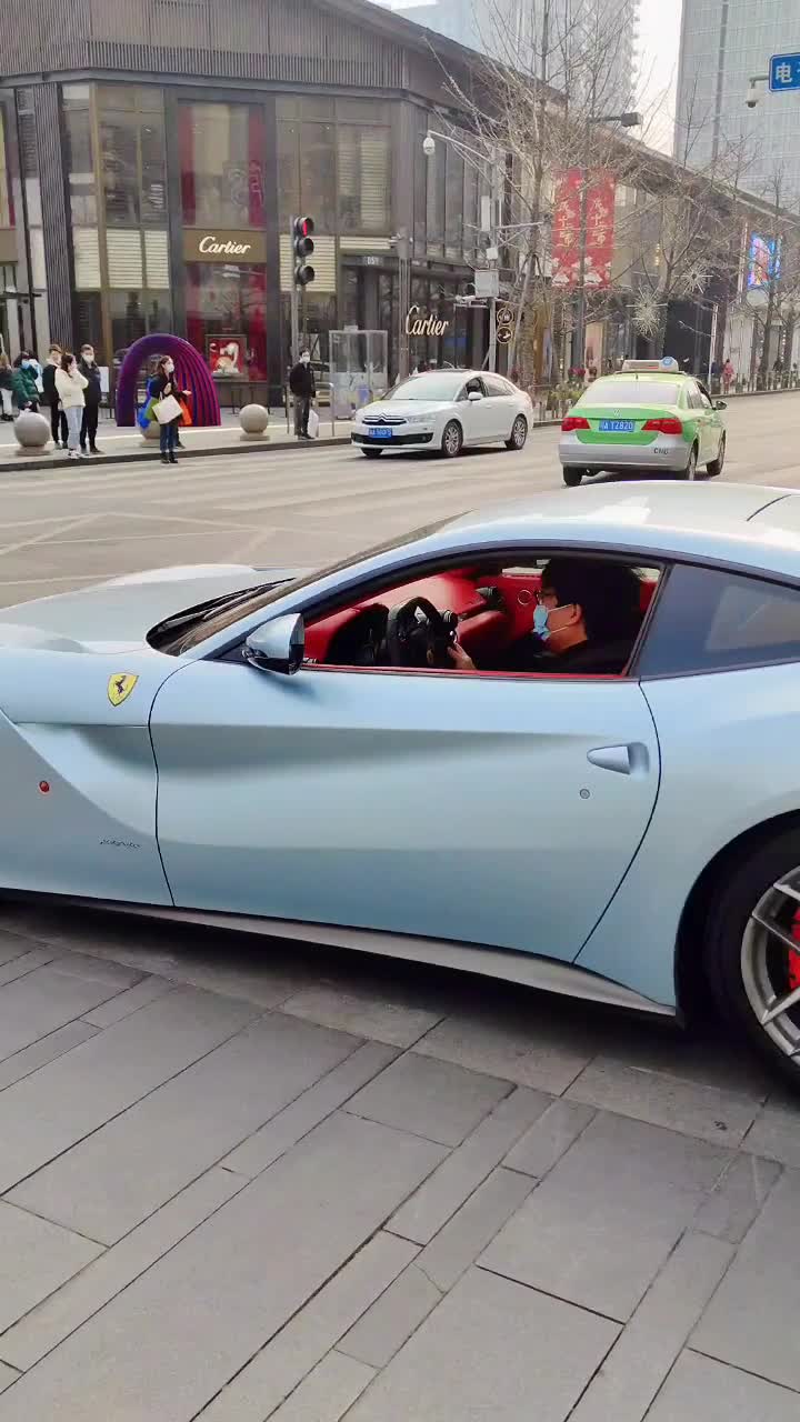 不一样的人生#成都00后顶级富二代开银灰色法拉利f12在ifs出口转吞