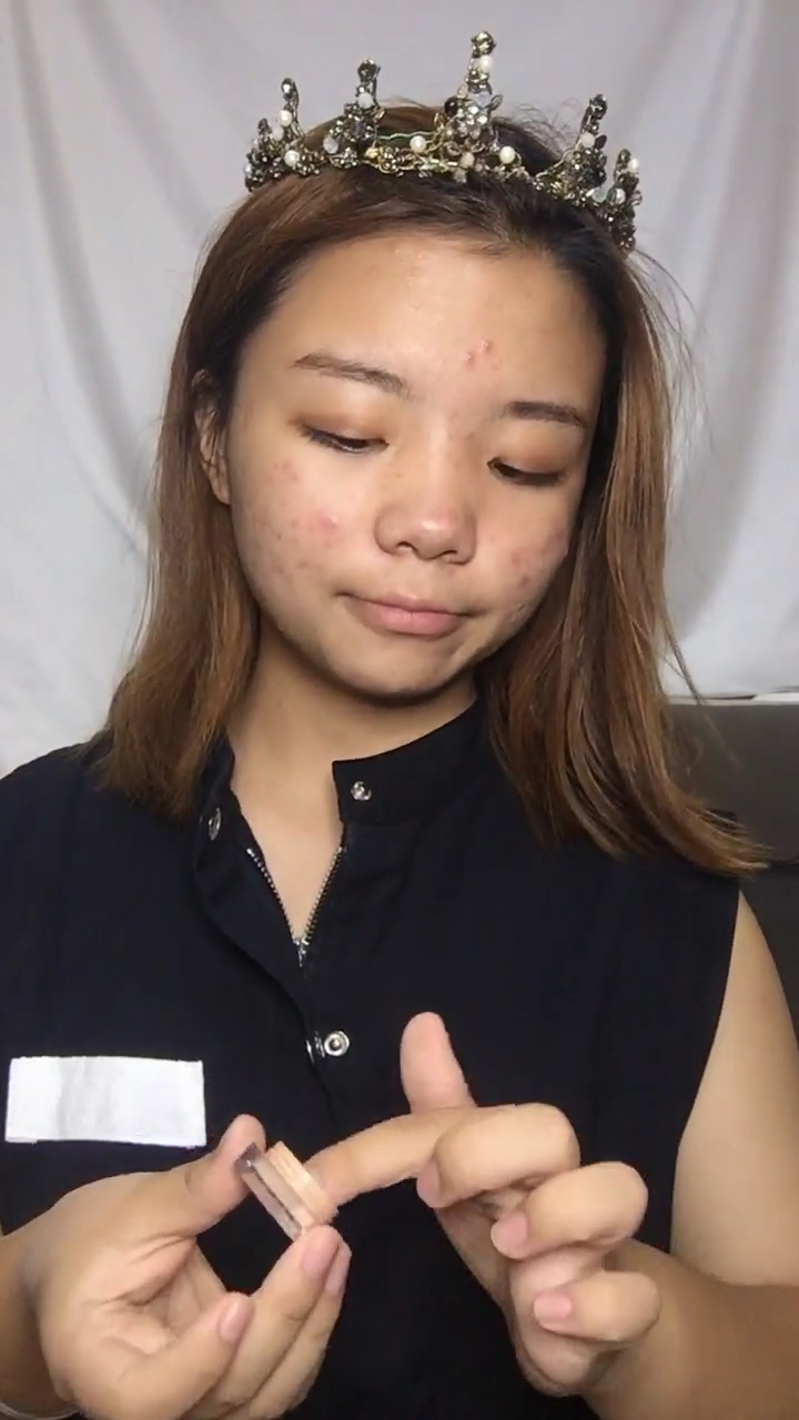 最美痘痘肌女孩子