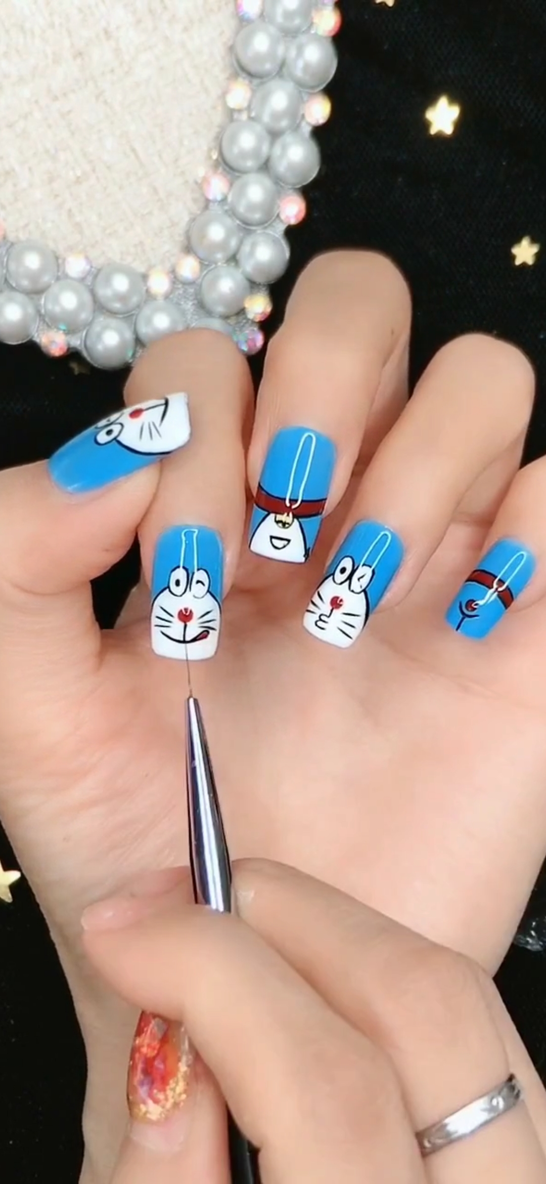 自学美甲#必学款  手绘叮当猫