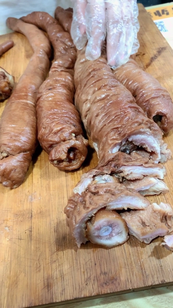 猪大肠里面有什么?